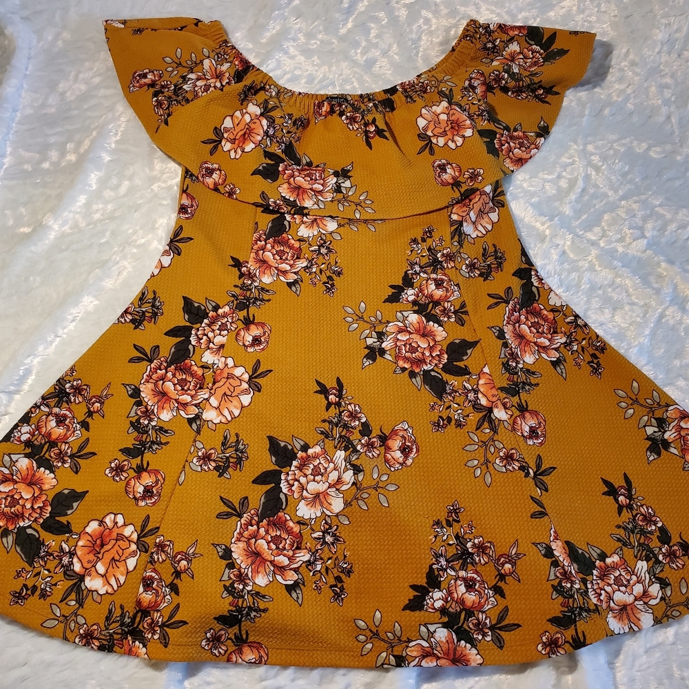 Gold Summer Dress - Size Large